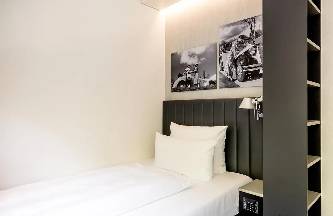 Motel One Frankfurt-East Side-1